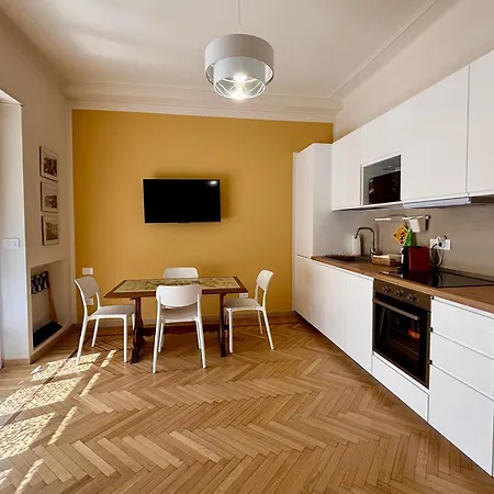 Bright & Cozy Flat - Walk To & Train Station Sanremo