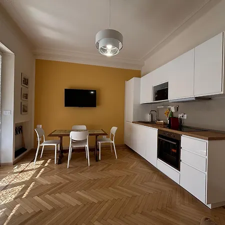 Bright & Cozy Flat - Walk To & Train Station Sanremo