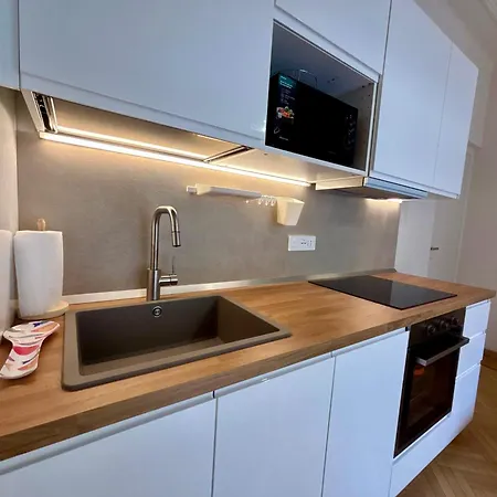Apartmán Bright & Cozy Flat - Walk To & Train Station