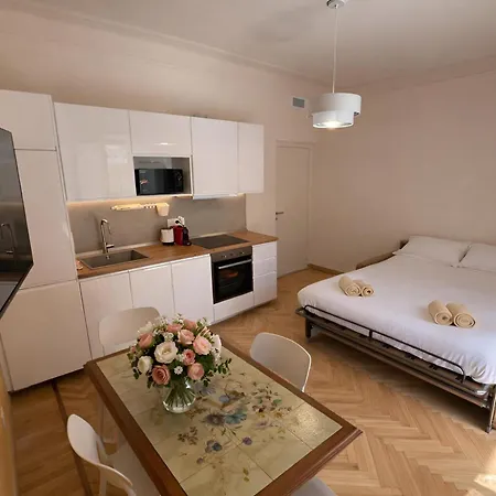 Bright & Cozy Flat - Walk To & Train Station Apartmán *