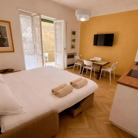 Bright & Cozy Flat - Walk To & Train Station Apartmán *