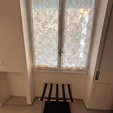 Bright & Cozy Flat - Walk To & Train Station Apartmán Sanremo