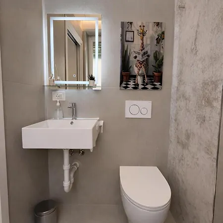 Bright & Cozy Flat - Walk To & Train Station Apartmán Sanremo