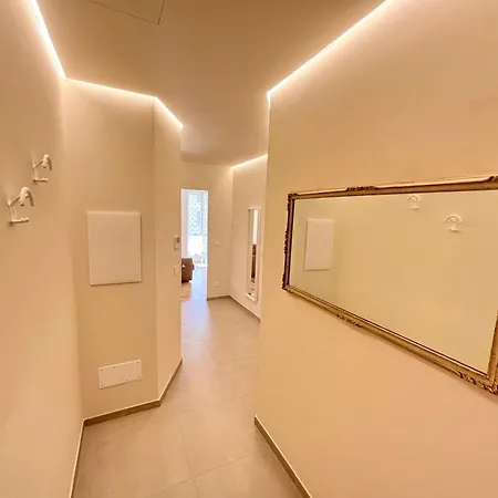 Bright & Cozy Flat - Walk To & Train Station Apartmán