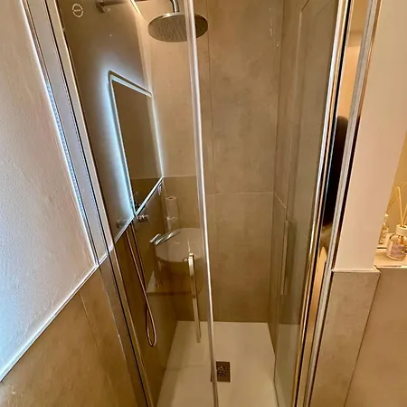 Bright & Cozy Flat - Walk To & Train Station Sanremo