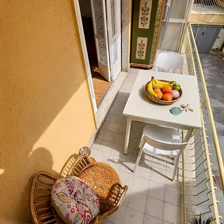 Bright & Cozy Flat - Walk To & Train Station Apartmán *